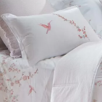 imagem de Almofada Avulsa 300 Fios Bordada Ilha Bela 35x60cm - Naturalle Fashion