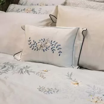 imagem de Almofada Avulsa 300 Fios Florale Bordado 30x40cm - Marken Fassi