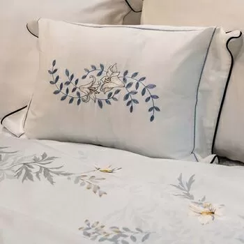 imagem de Almofada Avulsa 300 Fios Florale Bordado 30x40cm - Marken Fassi