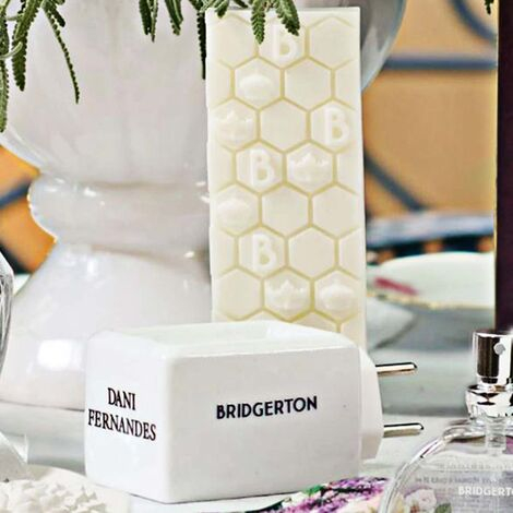 imagem do produto Barra de Cera Perfumada Bridgerton Pe�nias e Ch�s 50g - Dani Fernandes