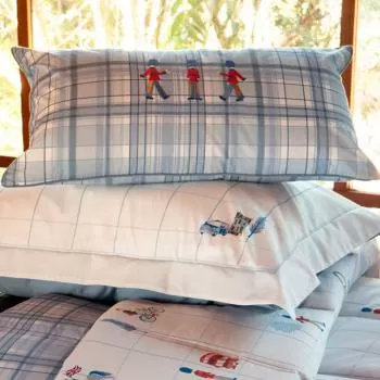 imagem de Capa de Almofada Bordada Mini London 35x60cm - Naturalle Fashion