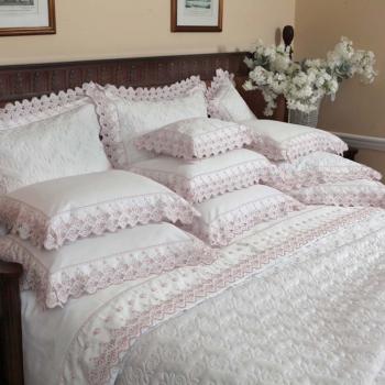 imagem de Colcha Casal com almofada e rolinho 300 Fios Camille - Marken Fassi