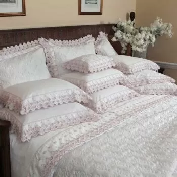 imagem de Colcha Casal com almofada e rolinho 300 Fios Camille - Marken Fassi