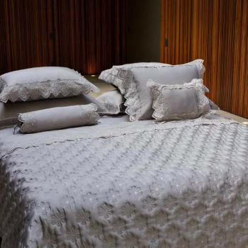 imagem de Colcha Queen com Almofadas e Rolinhos 400 Fios Emiliano - Artelass