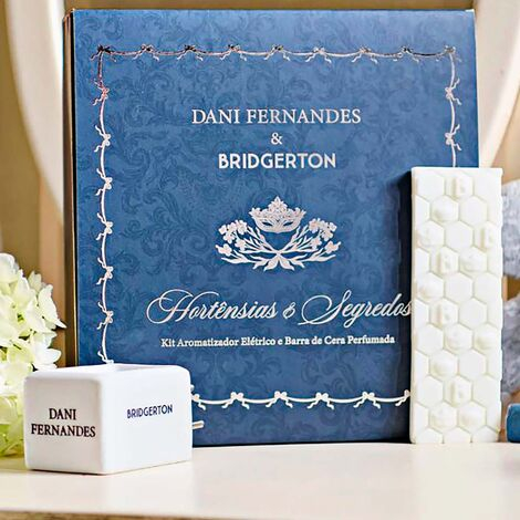 imagem do produto Kit Difusor e Barra de Cera Perfumada 50g Bridgerton Hort�nsias e Segredos 2 pe�as - Dani Fernandes