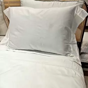 imagem de Kit Fronha 50x70cm 300 Fios Bordada Charlotte 2 peças - Domani