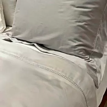 imagem de Kit Fronha 50x70cm 300 Fios Bordada Charlotte 2 peças - Domani