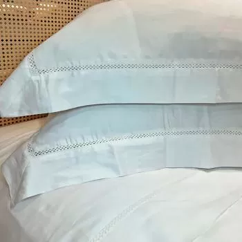 imagem de Kit Fronha 50x70cm 300 Fios Bordada Charlotte 2 peças - Domani