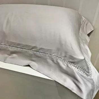 imagem de Kit Fronha 50x70cm 300 Fios Bordada Charlotte 2 peças - Domani
