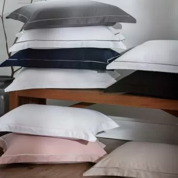 imagem de Kit Fronha 50x70cm 300 Fios Lázio Festonê Tinto 2 peças - Casa K