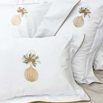 imagem de Kit Fronha 50x70cm com Almofada 200 Fios Natal Bola Dourada 3 peas - Marken Fassi