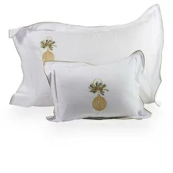 imagem de Kit Fronha 50x70cm com Almofada 200 Fios Natal Bola Dourada 3 peças - Marken Fassi