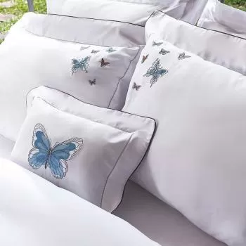 imagem de Kit Fronha 50x70cm com Almofada 300 Fios Borboleta 3 peças - Marken Fassi