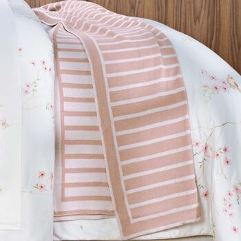 imagem de Manta Decorativa Tricot Simona 125x150cm - Trussardi