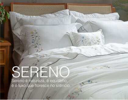 A coleção Le Jardin se torna ainda mais encantadora com a cama Sereno que traduz a leveza dos jardins em um quarto que acolhe com suavidade. O branco clássico com vivo verde, somado aos bordados florais, cria uma atmosfera fresca, elegante e atemporal. Um convite para desacelerar, respirar fundo e viver o conforto com presença. Sereno é natureza, é equilíbrio, é o luxo que floresce no silêncio