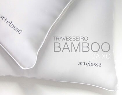 Este travesseiro combina luxo, sustentabilidade e inovação para transformar suas noites. Confeccionado com fibra de bambu de origem sustentável, que cresce rapidamente e demanda menos recursos, ele oferece uma experiência de toque excepcionalmente suave, similar à seda. Possui acabamento lateral com viés com suporte de15cm de altura, seu perfil mais baixo proporciona um suporte suave, ideal para quem dorme de costas ou de barriga para cima, mantendo a coluna alinhada durante o sono, recomendado também para pessoas com ombros curtos. Perfeito para embalar seu sono
